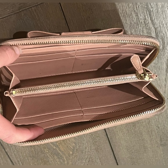Pink Prada zippy wallet with authentication card - Picture 7 of 12